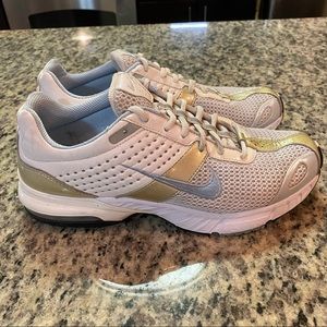 Nike Air Womans Cross Training Shoes White w/ Gold Trim. Size 9.5 321520-141